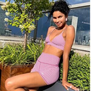 Alo Yoga Vapor Splendor Gingham Bra and Gingham Short Set Small Raspberry Sorbet